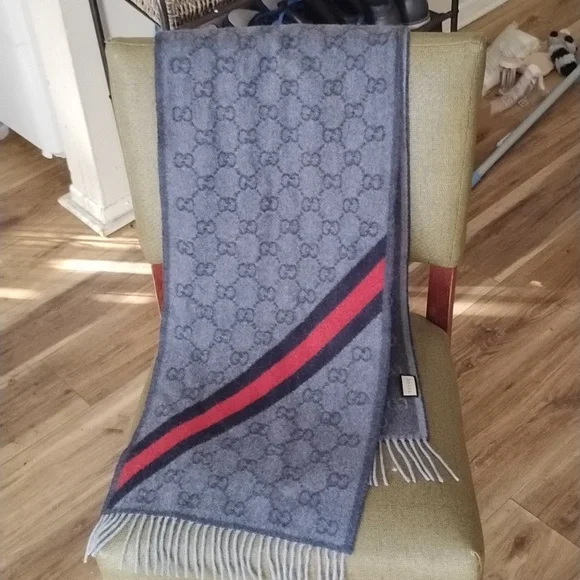 Gucci Gray and Red Men's Scarf - Picture 4 of 4